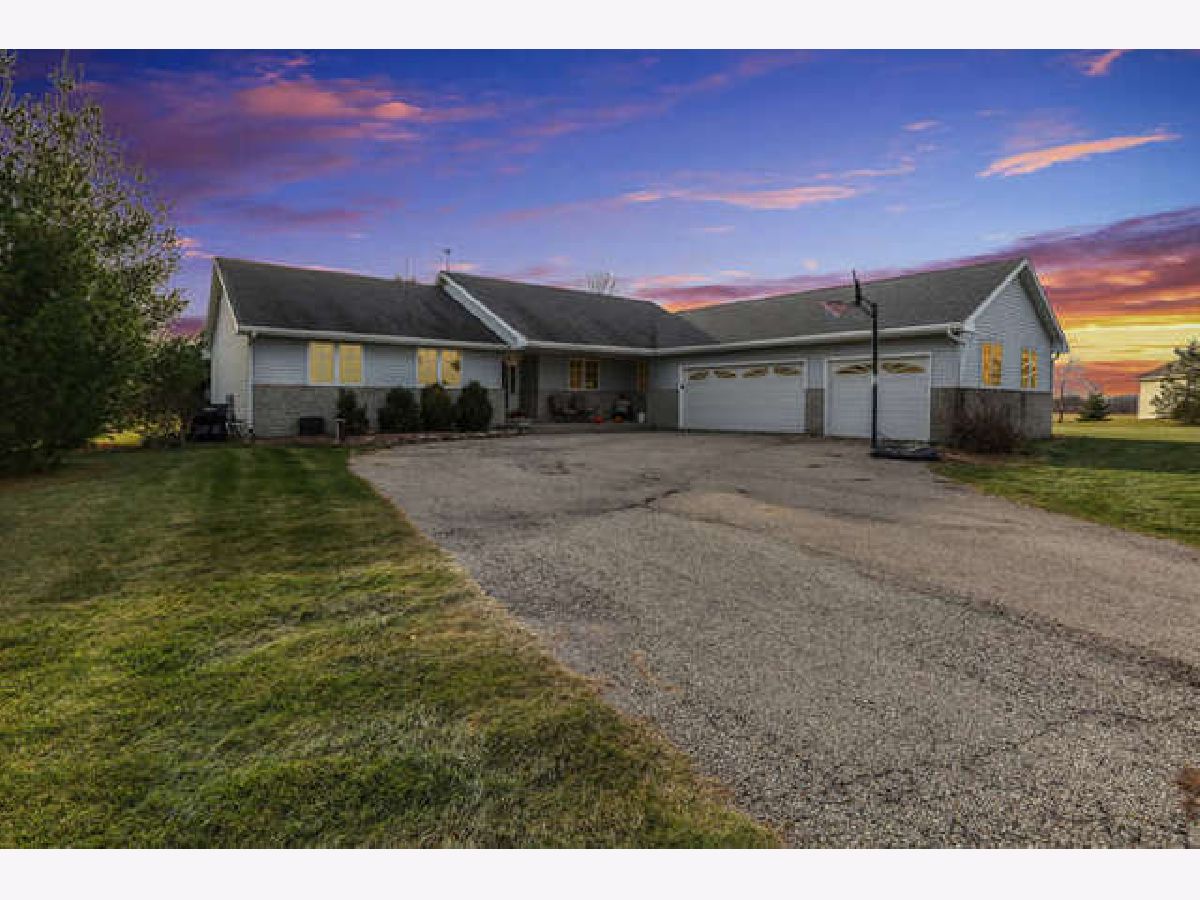  Sold East Troy Wisconsin, 33411 Sumerta