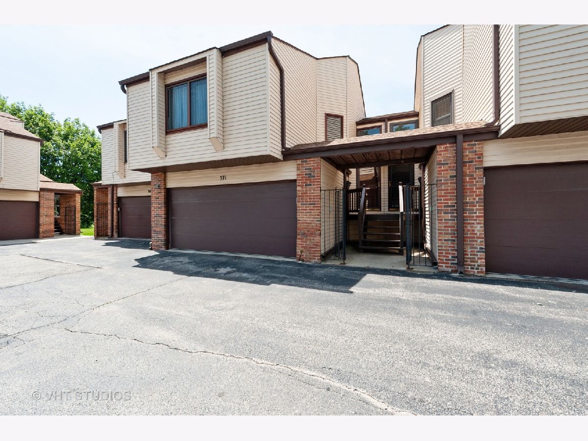 Condos & Townhomes Sold Spring  Mill Hoffman Estates Illinois, 371 Juniper Tree