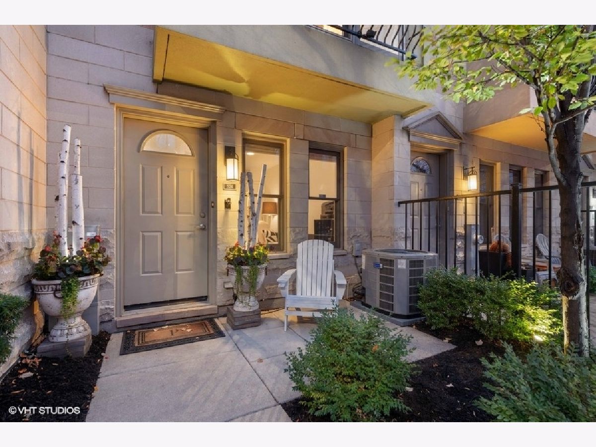 Townhomes Sold Via Como Due Chicago Illinois, 524 Peoria