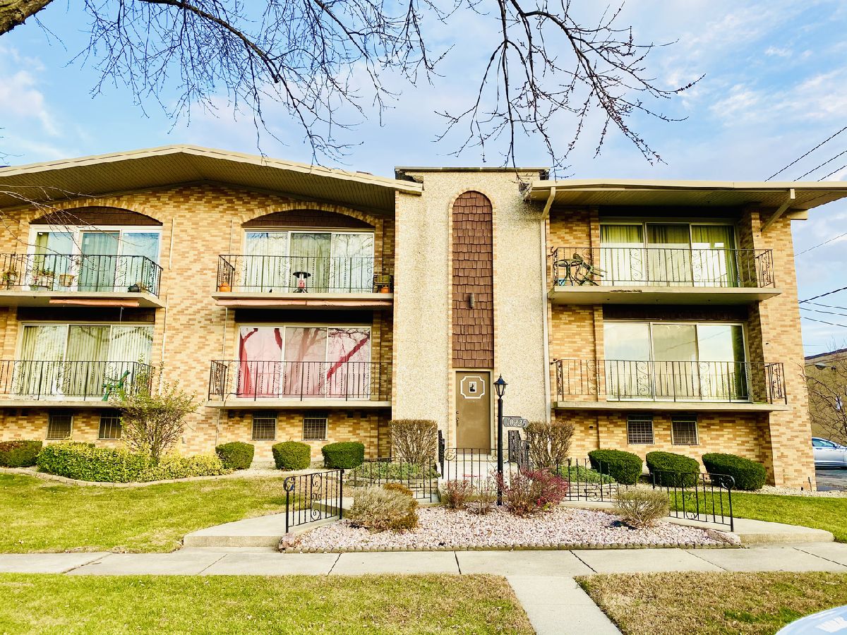 Condominiums & Homes Sold Wildwood Estates Oak Lawn Illinois, 10225 Komensky