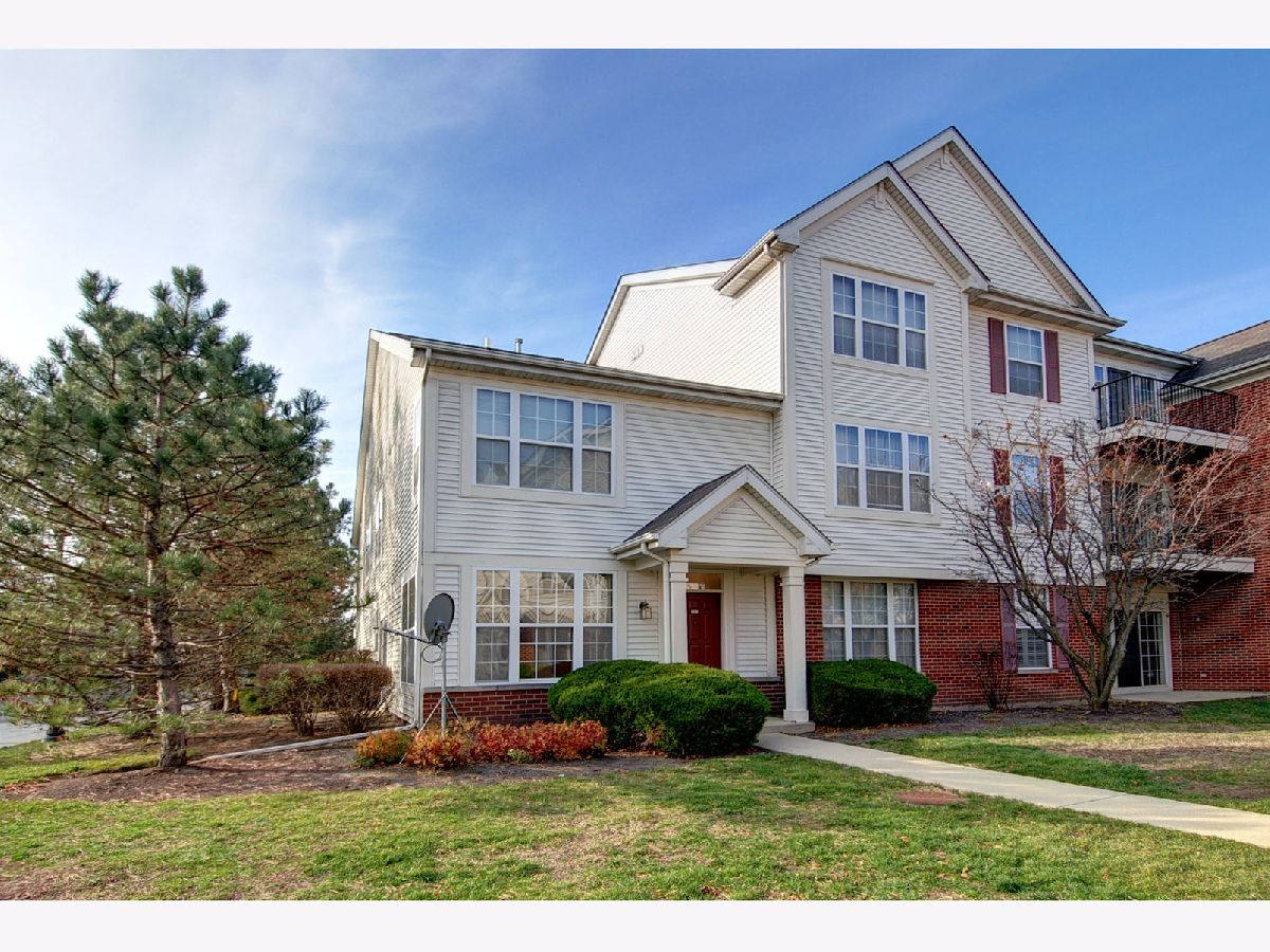 Townhomes & Condos Rented River Mill Crossings Wheeling Illinois, 700 Mill