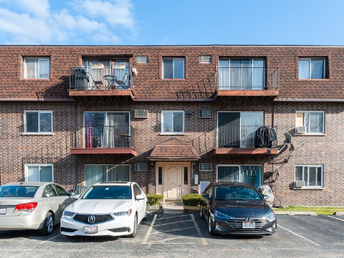 Condominiums Sold Honey Bee Oaks Des Plaines Illinois, 9356 Golf
