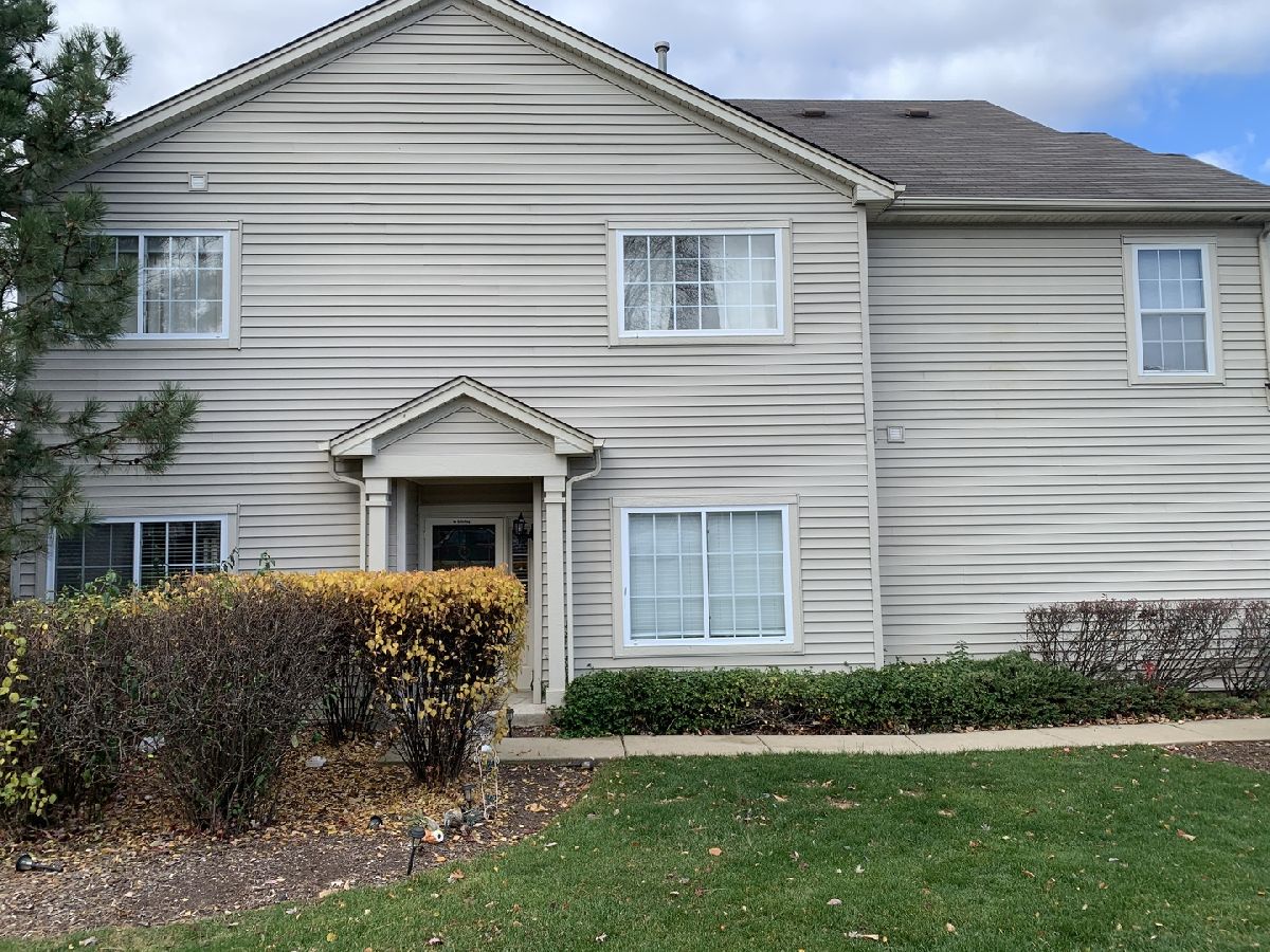 Townhomes Rented Abington Woods Aurora Illinois, 390 Abington Woods