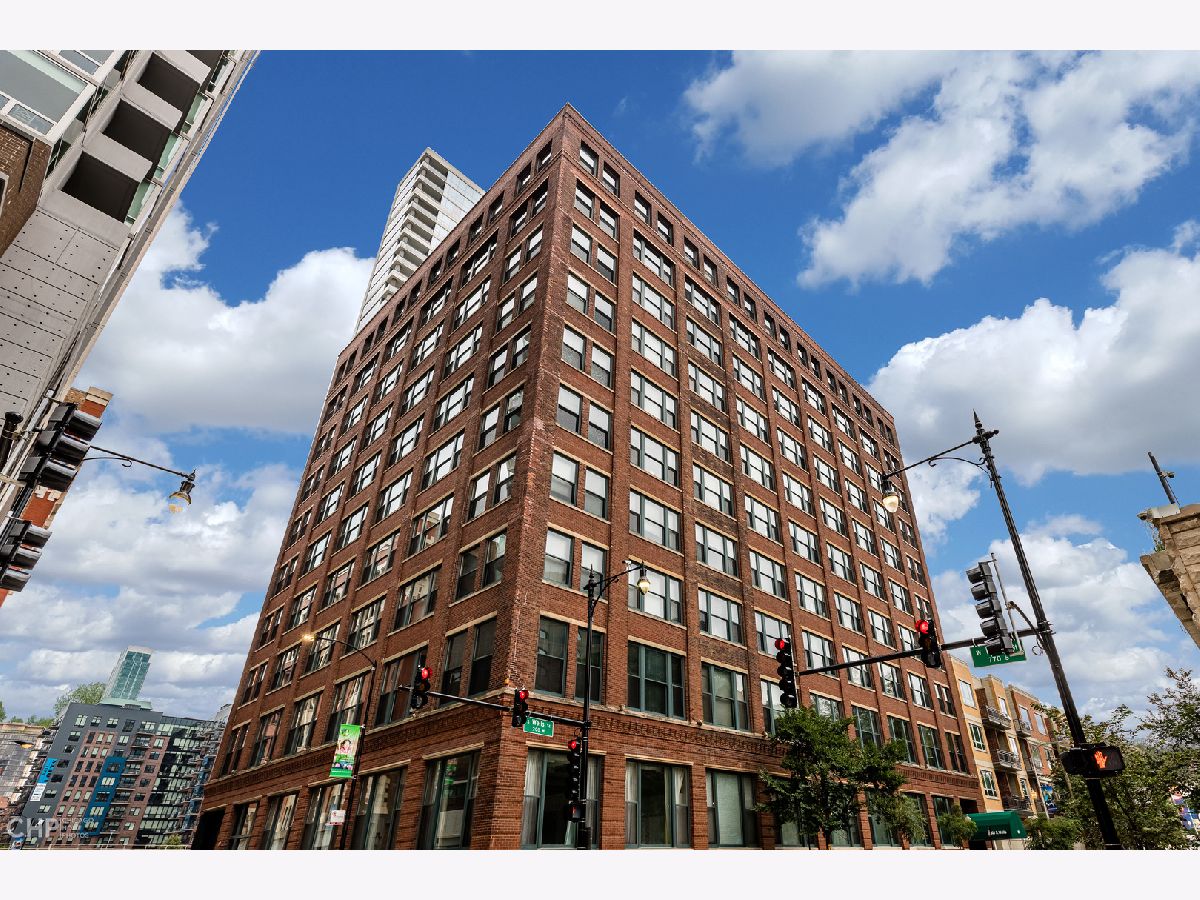 Condominiums Sold Paper Place Lofts Chicago Illinois, 801 Wells