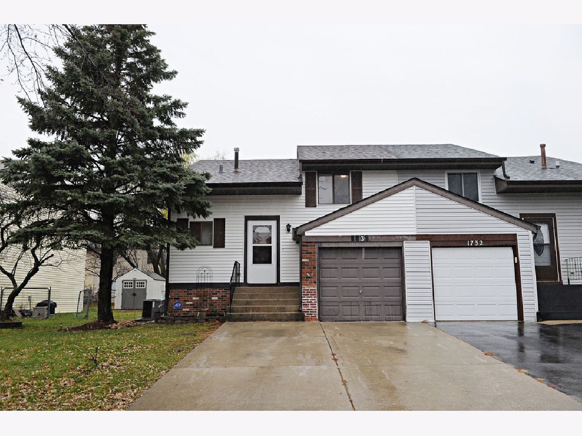 Townhomes & Homes Rented The Groves Hanover Park Illinois, 1734 Whitney