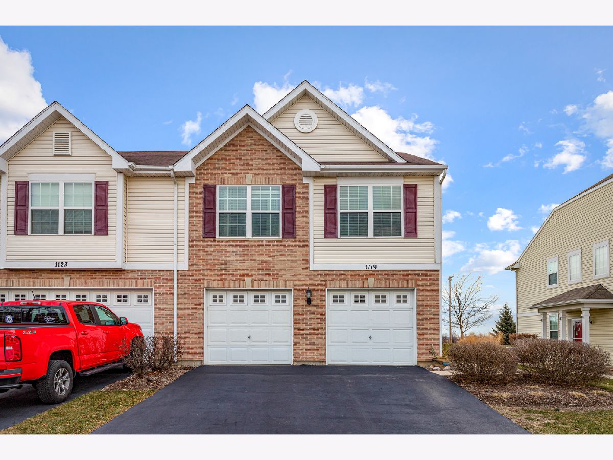 1119 Marcello Drive, Hampshire, Illinois 60140 MLS 10941547 WinterCohen