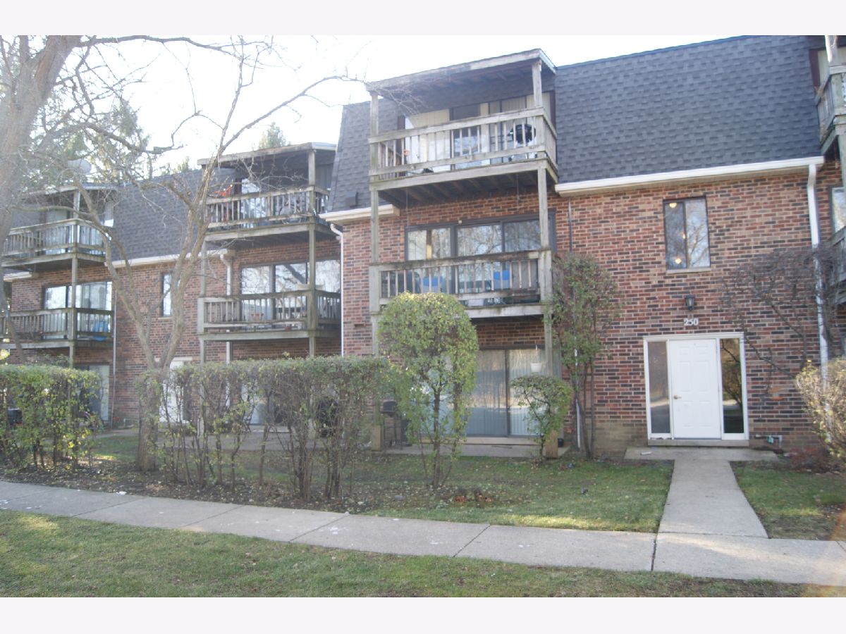 Townhomes & Homes Rented Villas By The Lake Vernon Hills Illinois, 250 Court Of Shorewood
