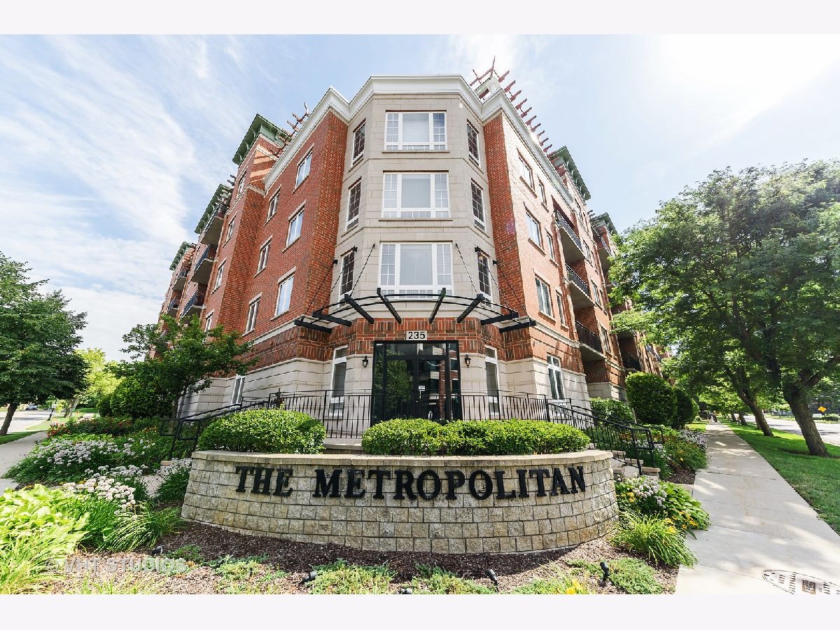 Condominiums Sold Wellington Court Palatine Illinois, 235 Smith