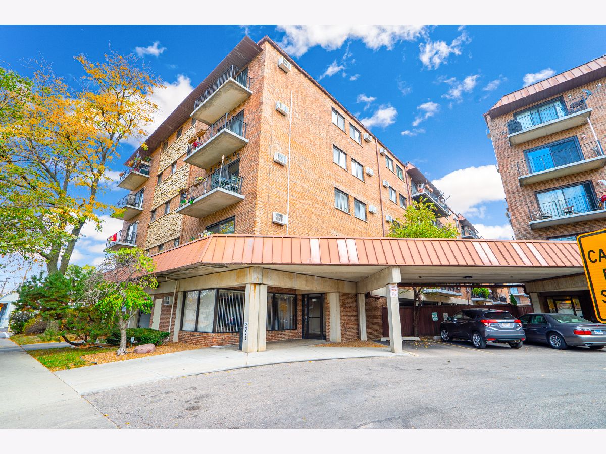 Condominiums & Homes Sold Oakfield West Chicago Illinois, 2333 Neva