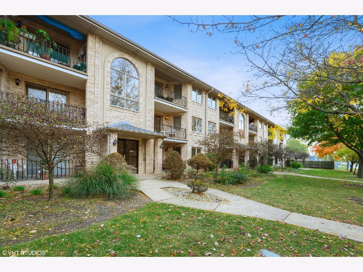 Condos & Townhomes Sold Oakshires Hickory Hills Illinois, 8805 79th