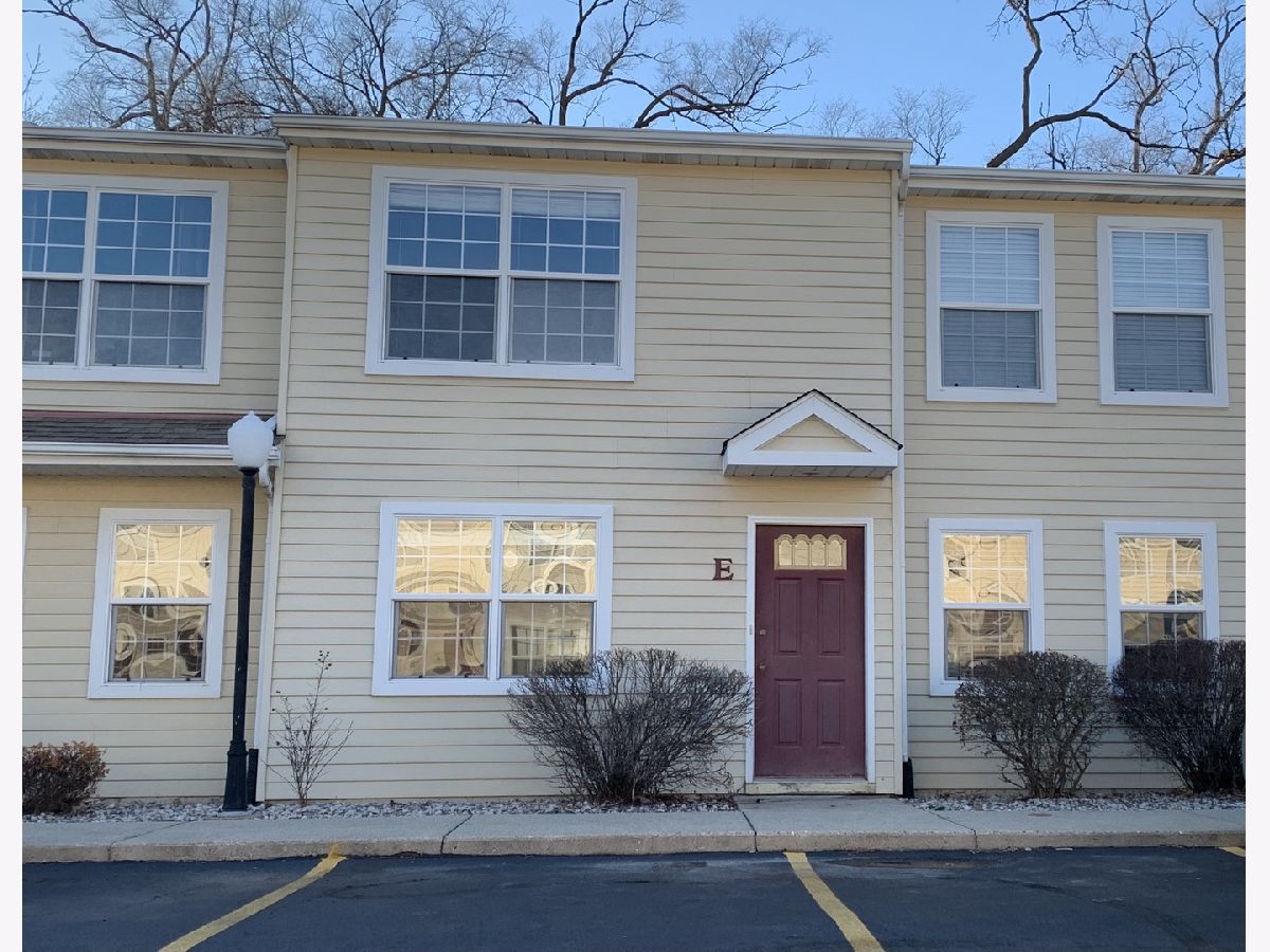 Townhomes Rented Castlebrook Townhomes Wauconda Illinois, 661 Liberty