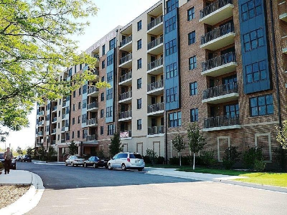 Condominiums Rented Cardinal Square Mundelein Illinois, 300 Anthony