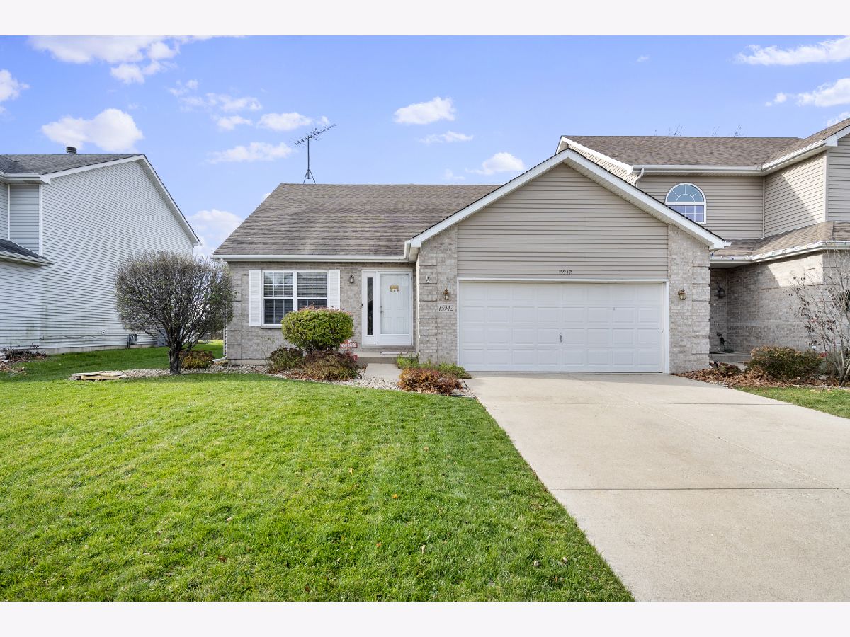 Townhomes & Homes Sold Fairfield Commons Plainfield Illinois, 15942 Fairfield