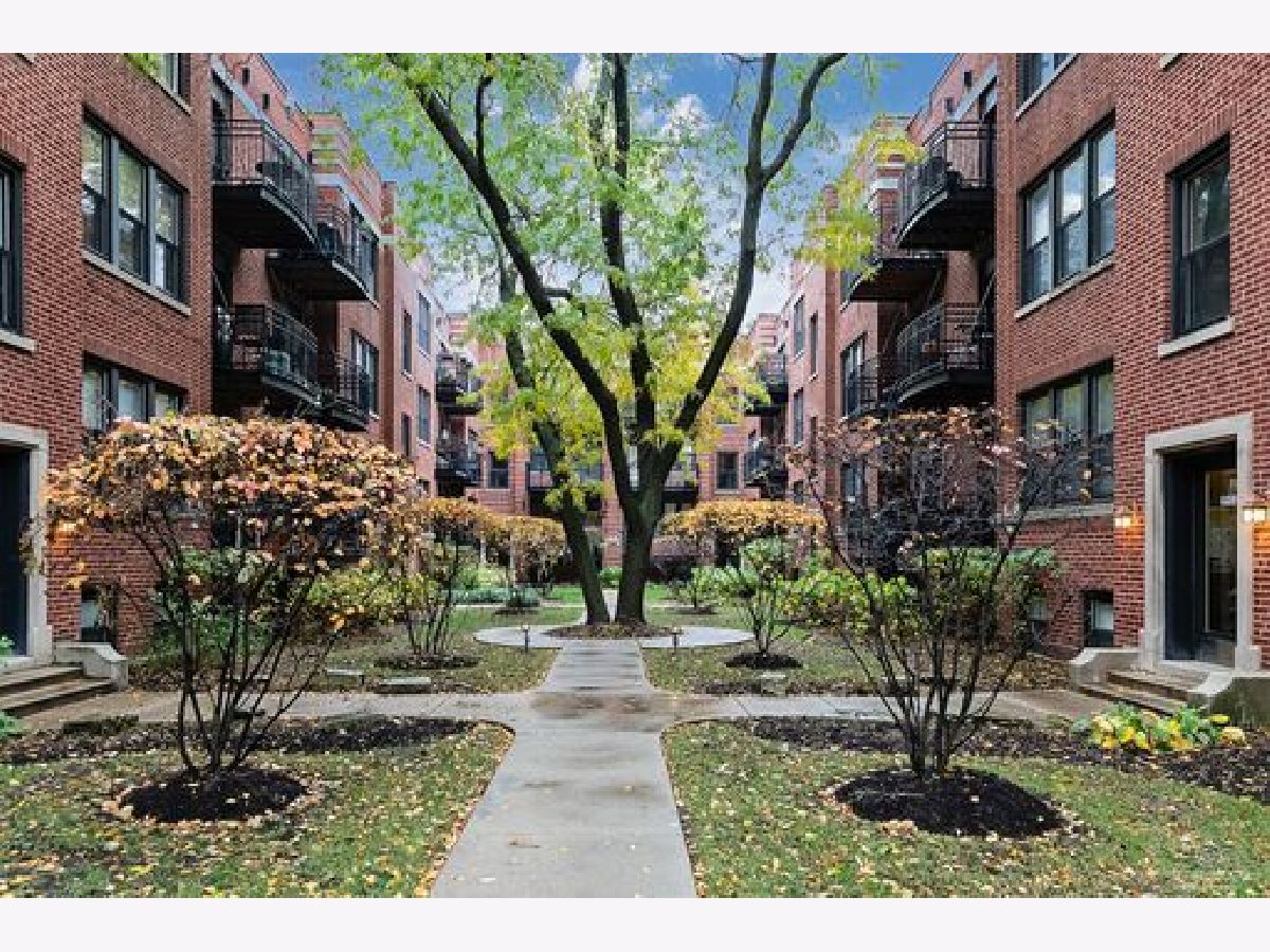 Condominiums Sold Paulina Ridge Court Chicago Illinois, 5915 Paulina