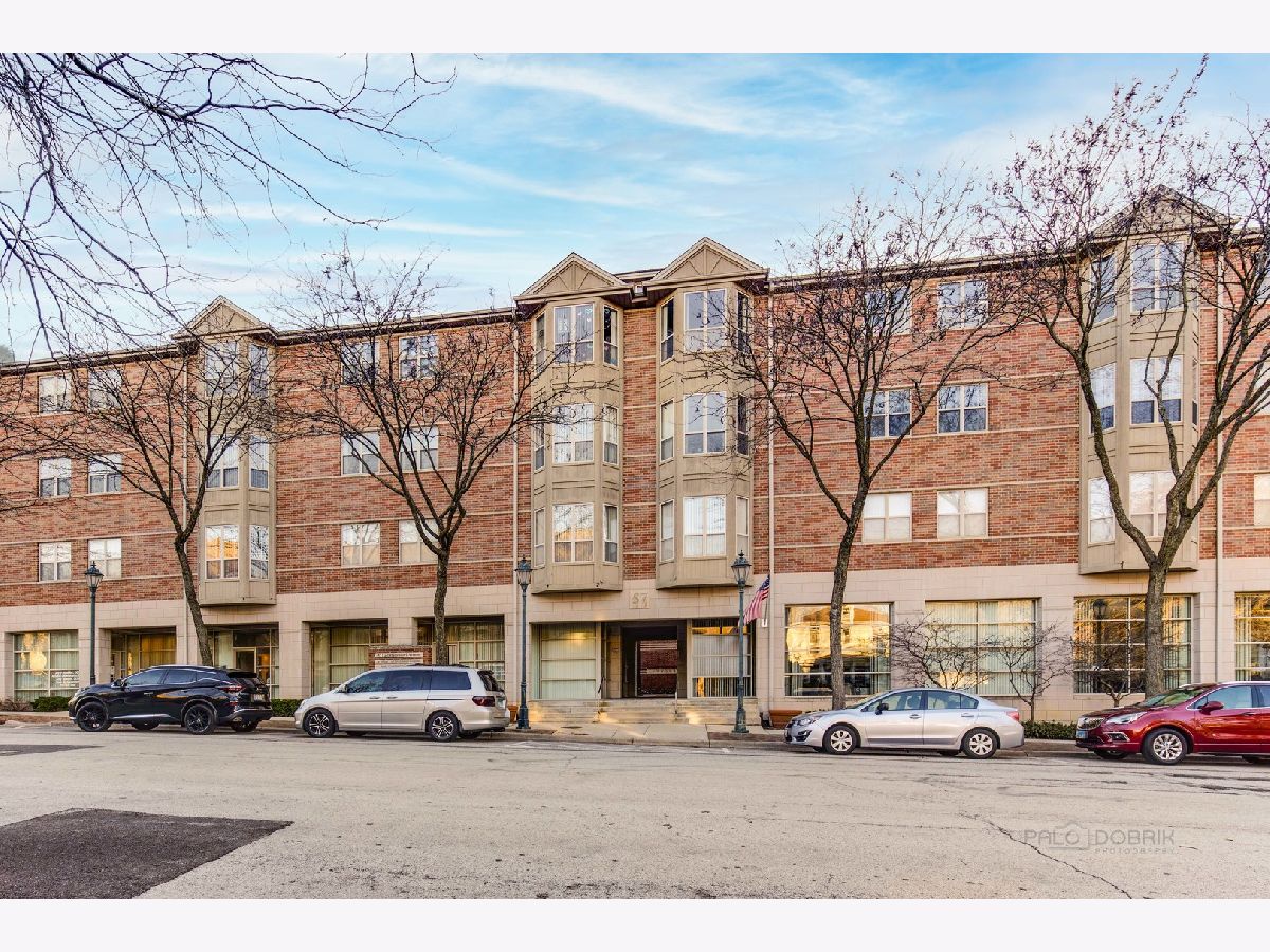 Condominiums Sold Thorngate Roselle Illinois, 57 Hattendorf
