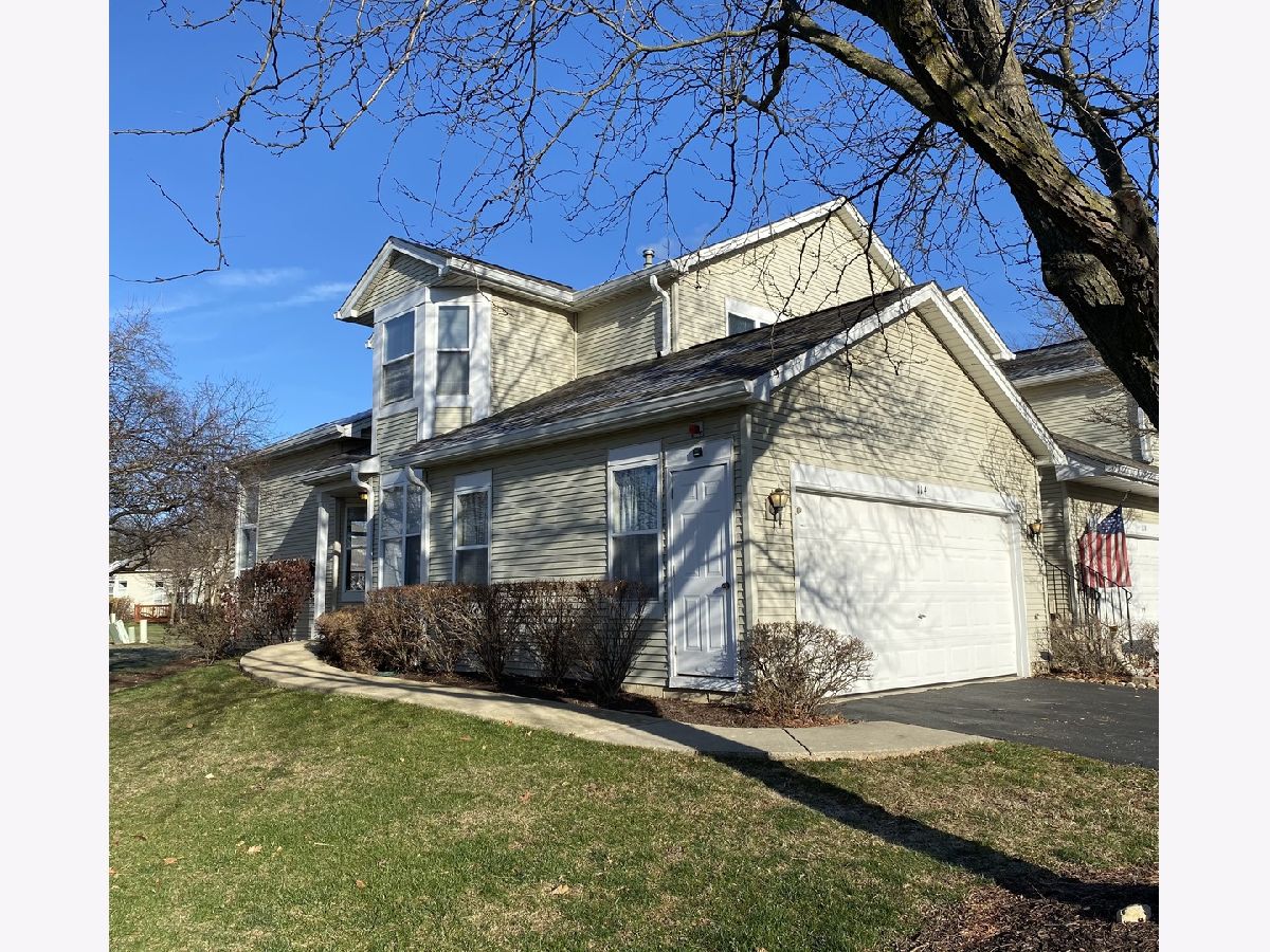 Townhomes & Condos Rented Woodland Lakes North Aurora Illinois, 114 Lilac