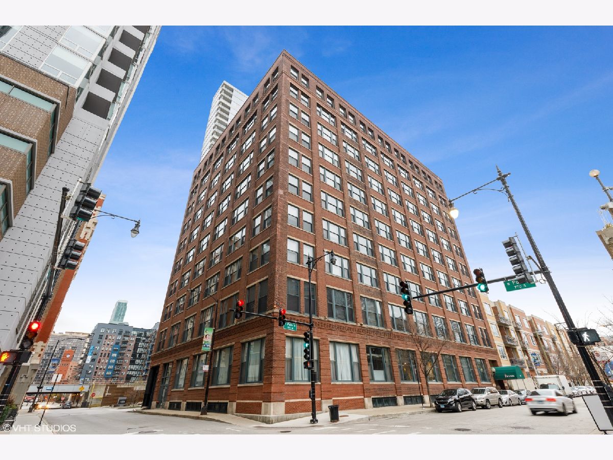 Condominiums Sold Paper Place Lofts Chicago Illinois, 801 Wells