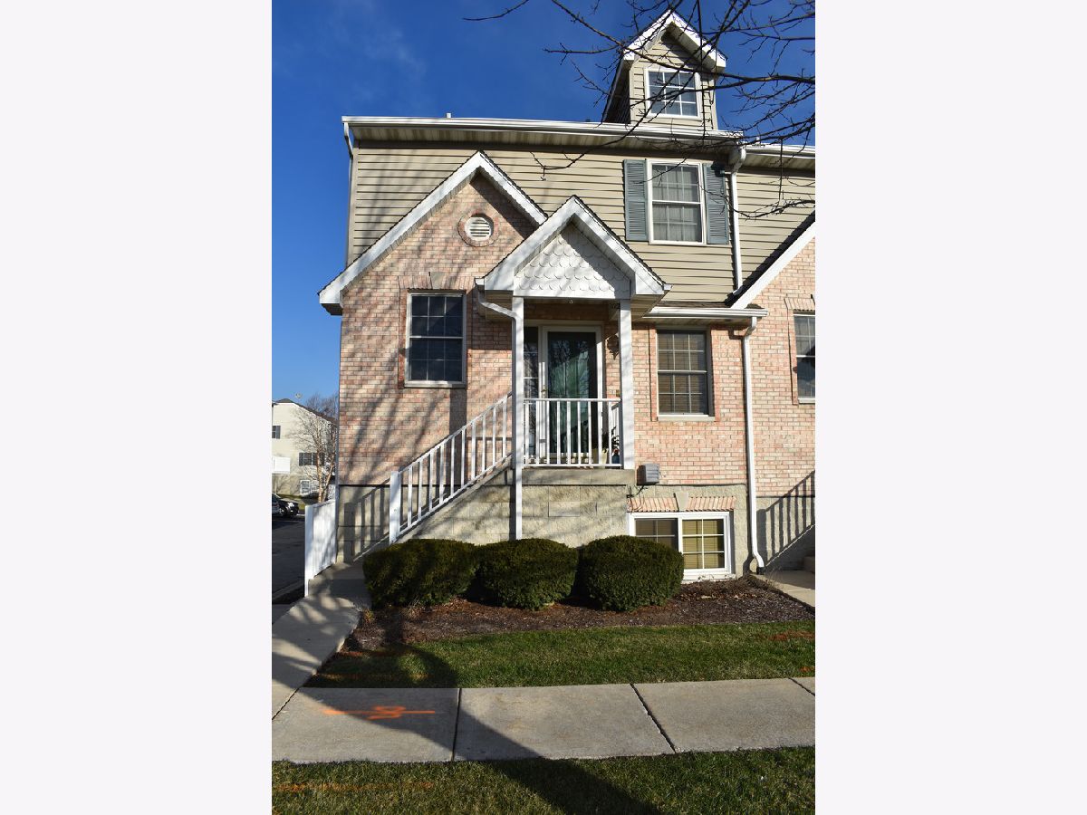  Rented Cortland Illinois, 235 Cortland Center