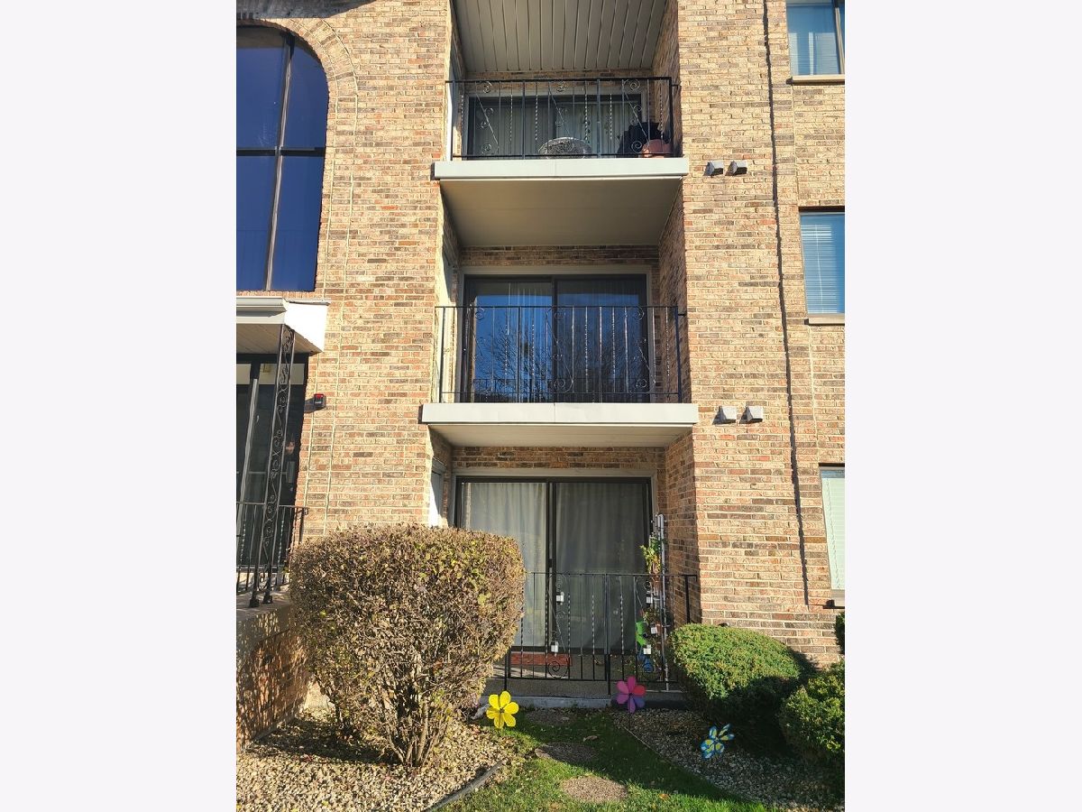 Condominiums Sold Evergreen Crestwood Illinois, 13316 Circle Drive