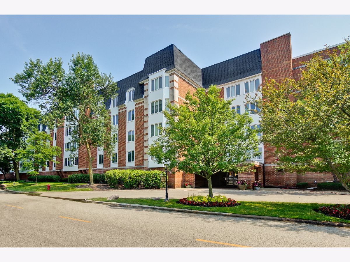 100 Lake Boulevard, Buffalo Grove, Illinois 60089 MLS 10946517 WinterCohen