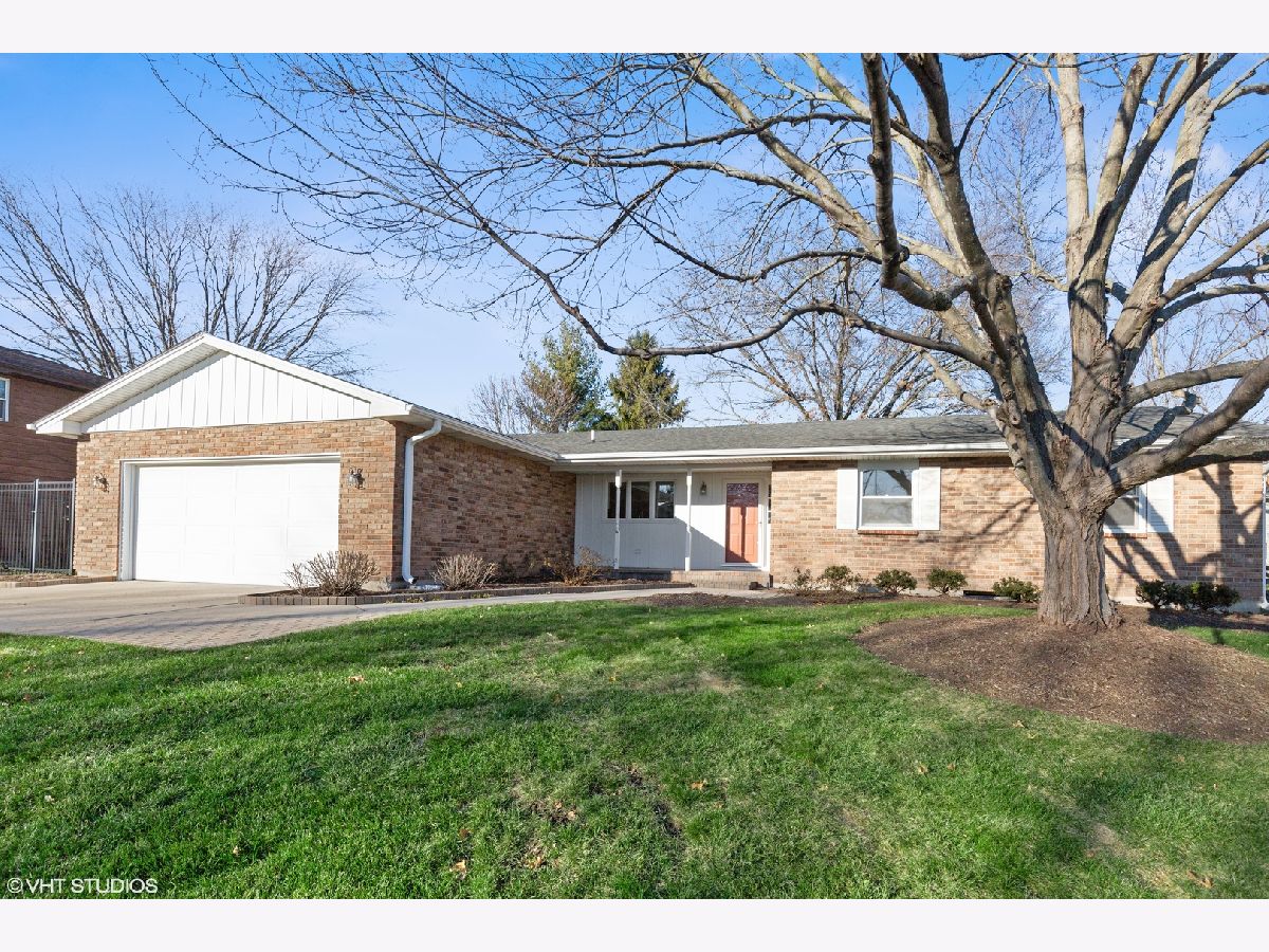 Homes & Condos & Townhomes Sold Country Knolls North Elgin Illinois, 167 Brookside