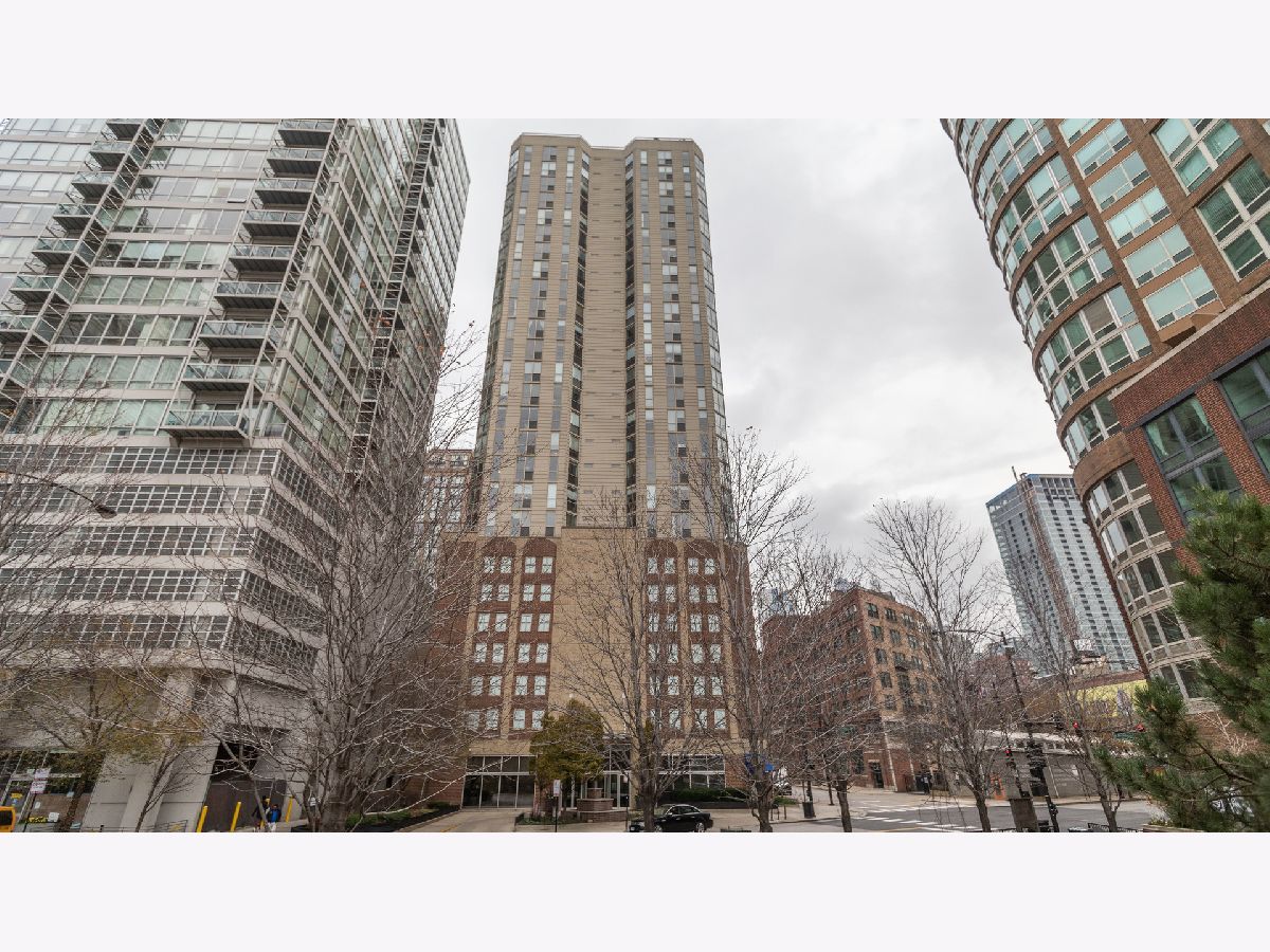 Condominiums Rented Admirals Pointe Chicago Illinois, 645 Kingsbury