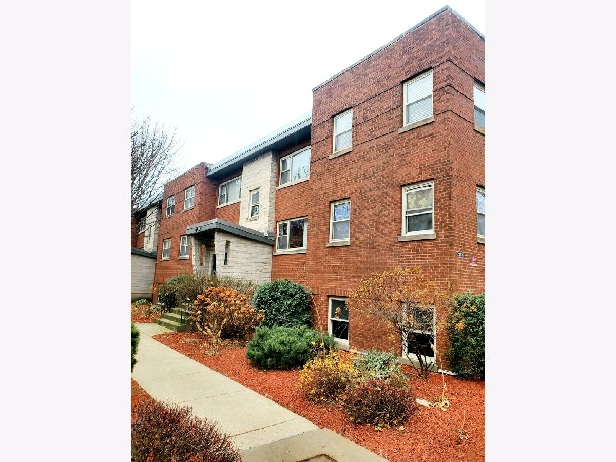 Condos & Townhomes Rented Eastwood Manor Chicago Illinois, 7515 Damen