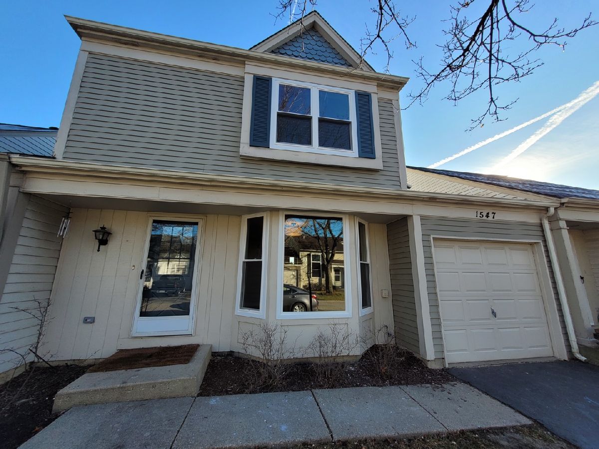 Townhomes Rented Cherrybrook Village Palatine Illinois, 1547 Gatewood