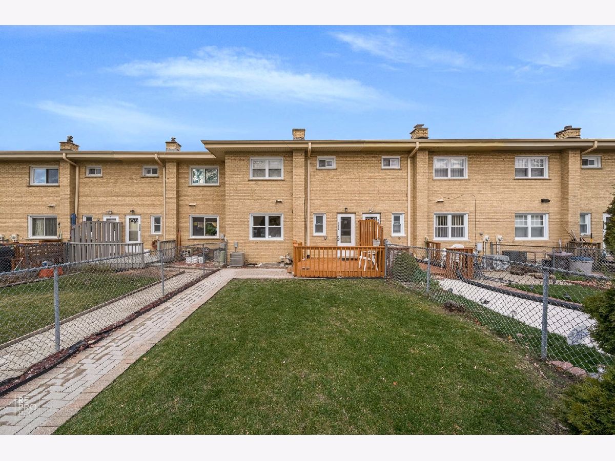 Condos & Townhomes Sold Euclid Lake Villas Mount Prospect Illinois, 1290 Wheeling