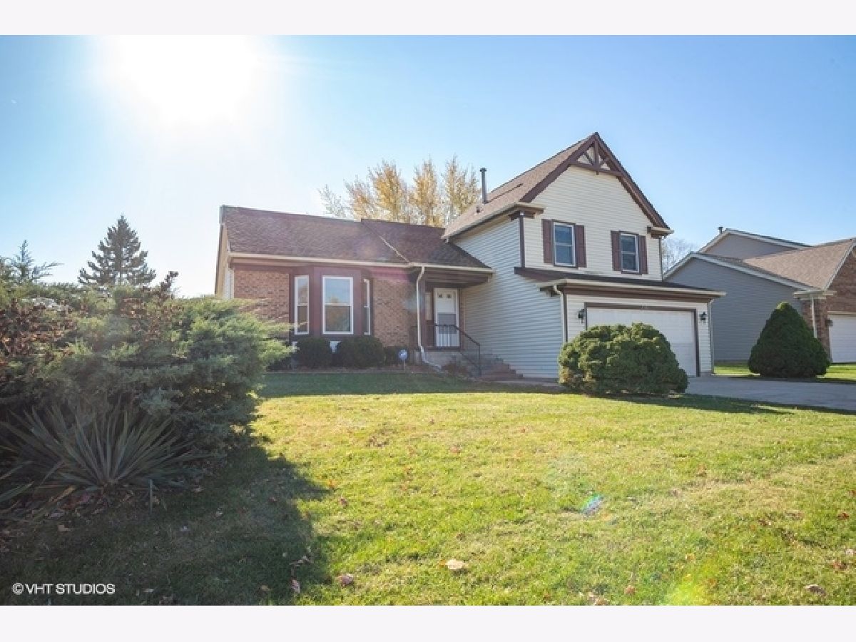 Homes Sold Country Grove Schaumburg Illinois, 2501 Lawn