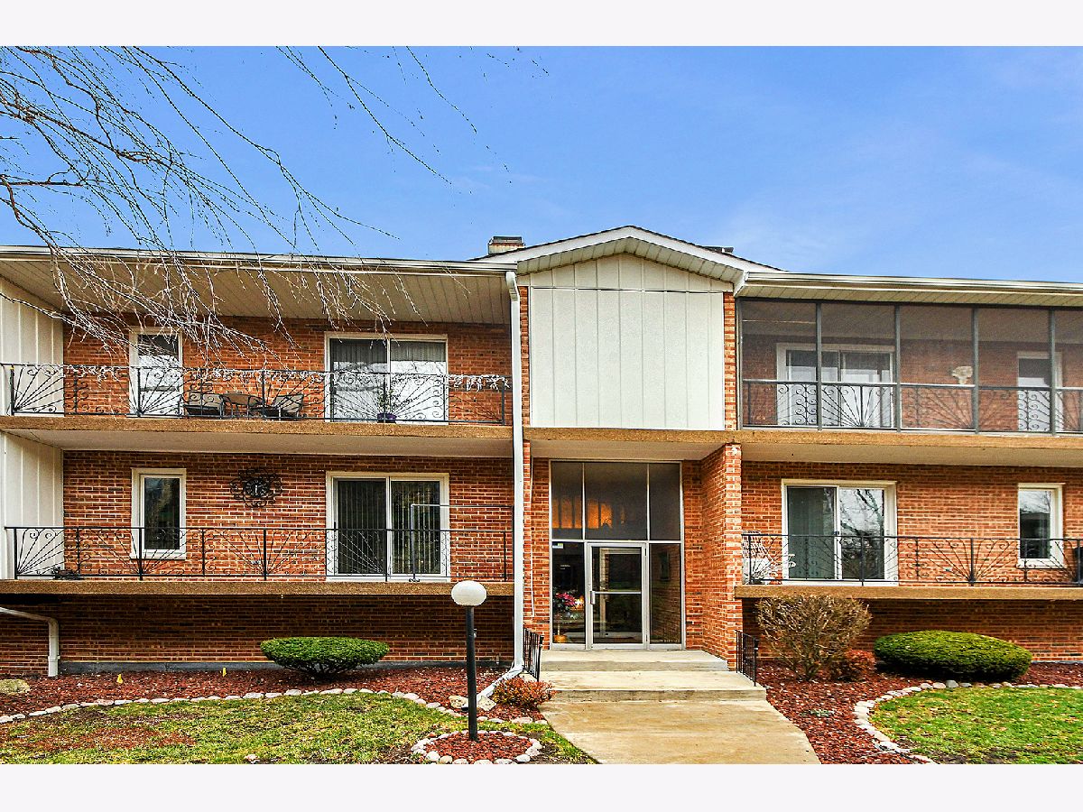 Condominiums Sold Moraine Valley Villas Palos Hills Illinois, 11348 Moraine