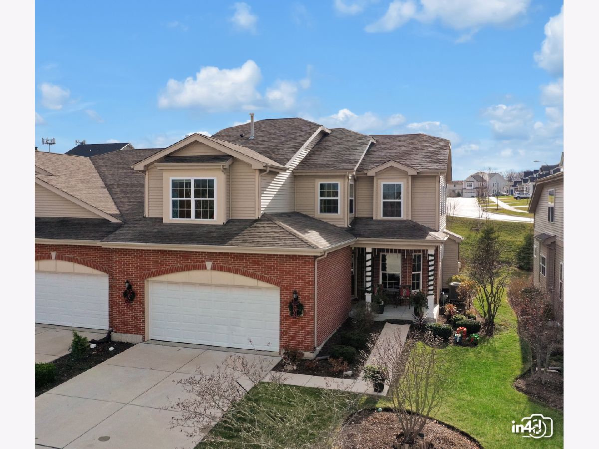 Condos & Townhomes Sold Cedar Hill Woodridge Illinois, 2535 Cedar Hill