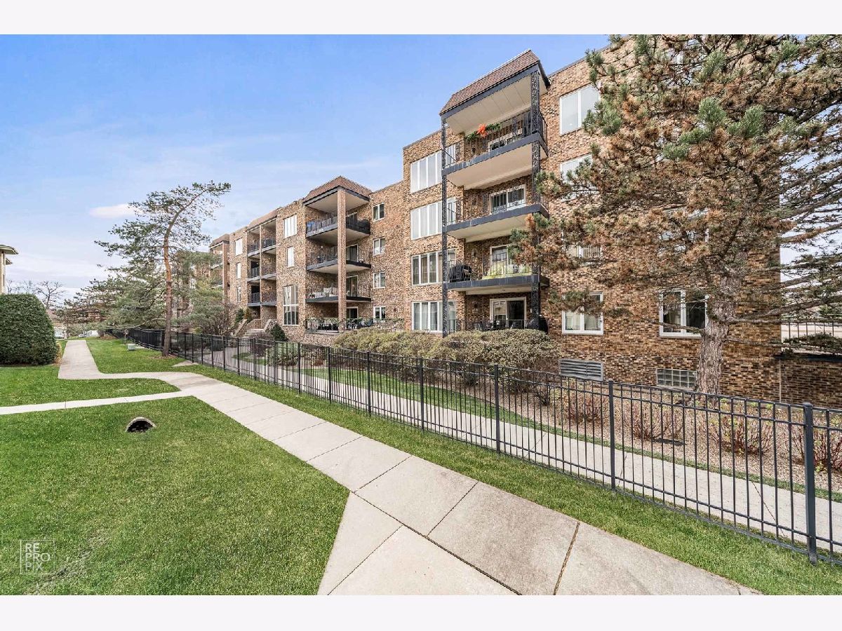Condominiums & Homes Sold Oak Villas Estates Wood Dale Illinois, 467 Hiawatha