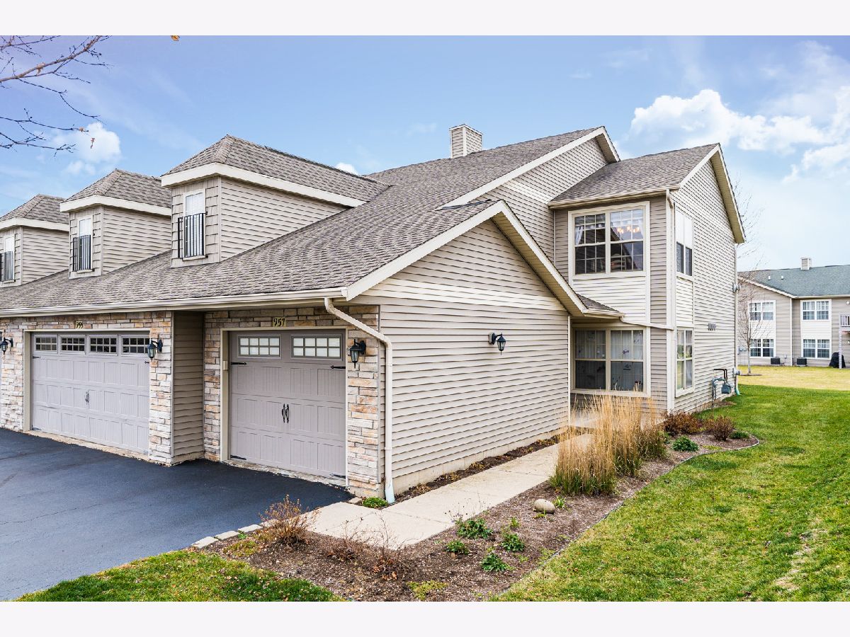 Condominiums Rented River Edge Sycamore Illinois, 957 Arvle