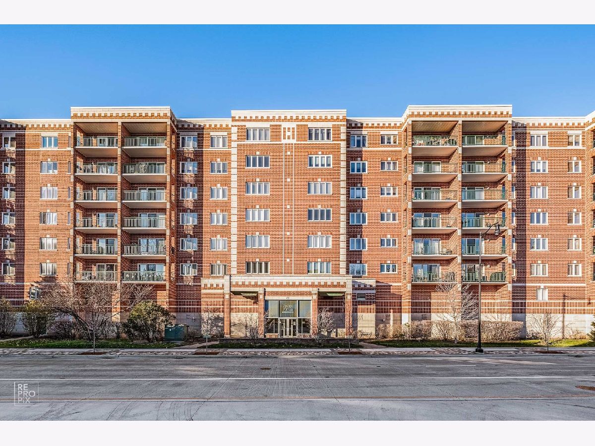 Condominiums Rented River Pointe Des Plaines Illinois, 650 River
