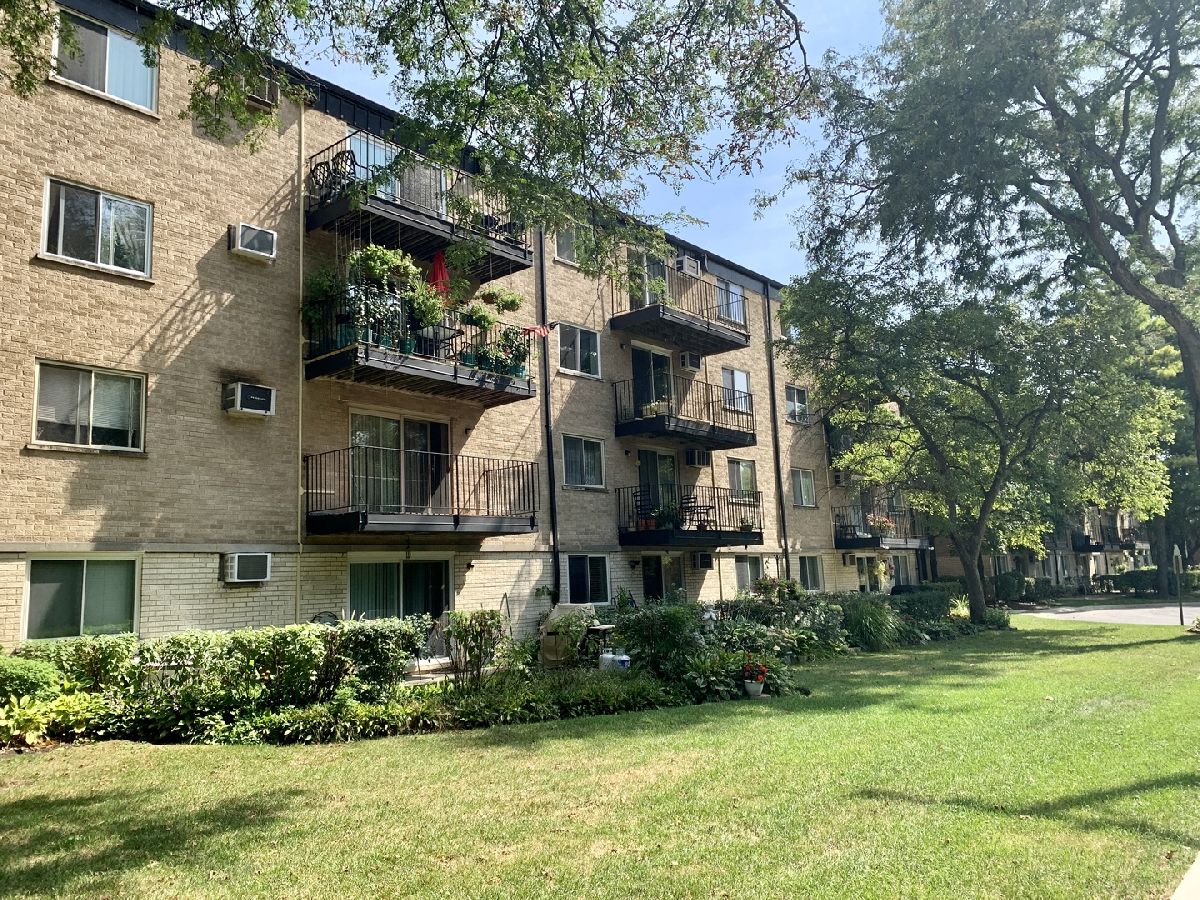 Condominiums Rented Brandenberry Park Arlington Heights Illinois, 1215 Waterman
