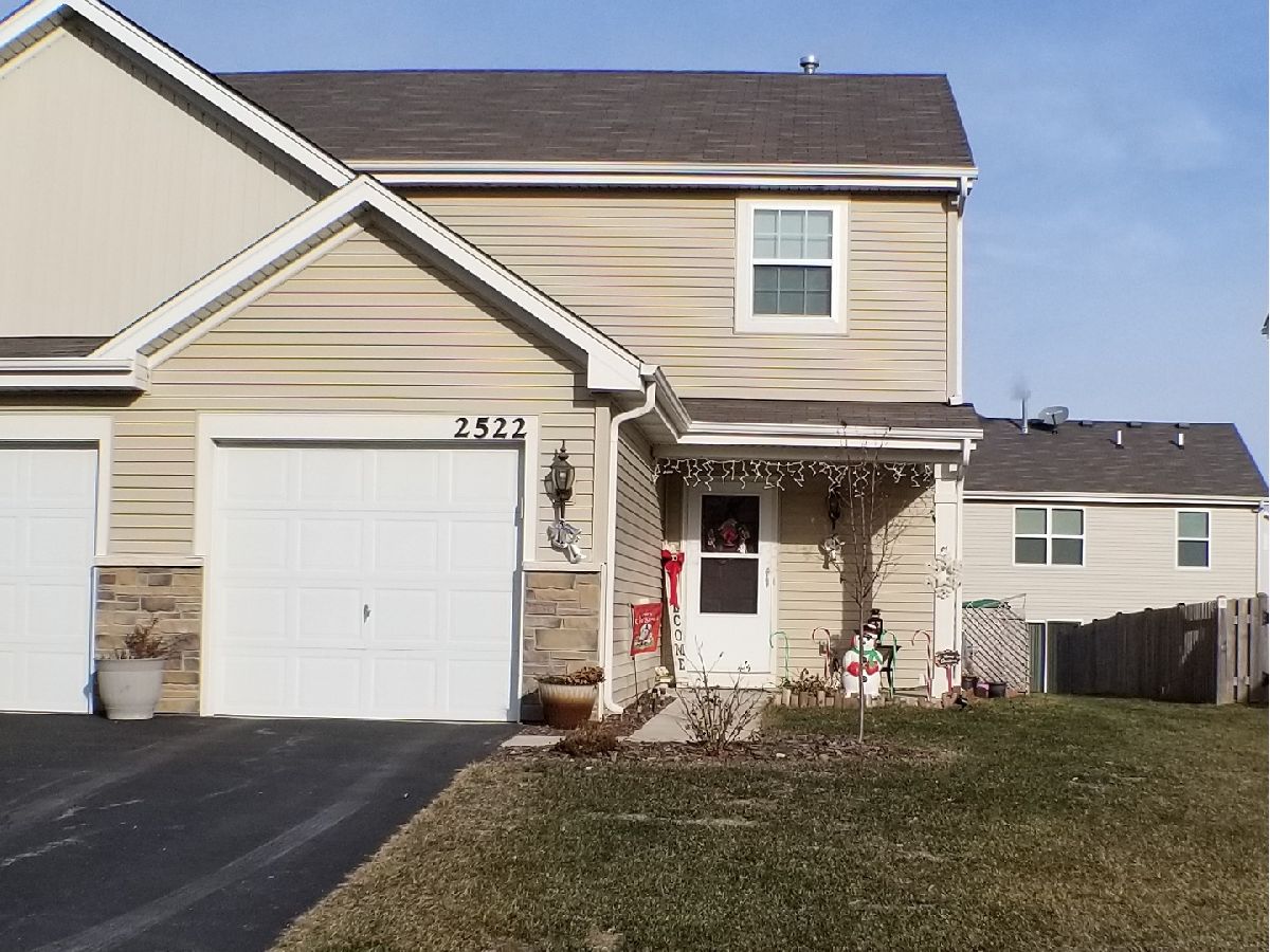 Townhomes & Homes Rented Lakewood Crossing Hampshire Illinois, 2522 Hearthstone