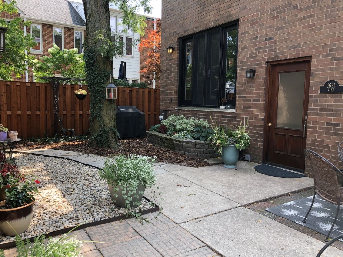 Townhomes Sold Clusters On Vine Chicago Illinois, 1631 Vine