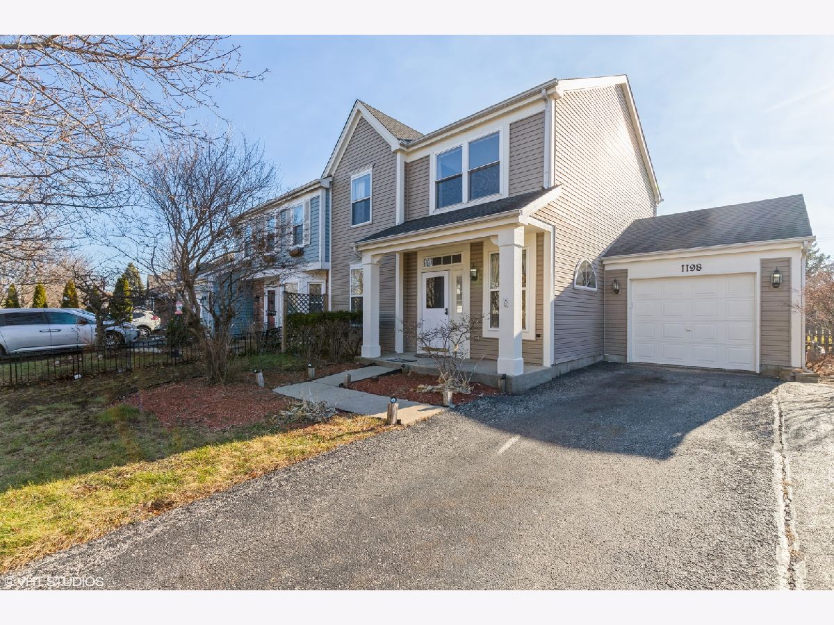 Townhomes & Homes Rented College Trail Grayslake Illinois, 1198 Blackburn