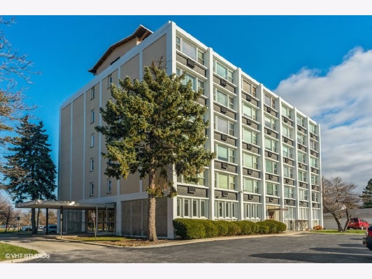 Condominiums Sold Parkway Circle Chicago Illinois, 5975 Odell