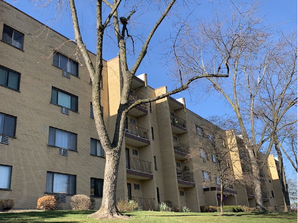 Condominiums Sold Country Club Condos Countryside Illinois, 6670 Brainard