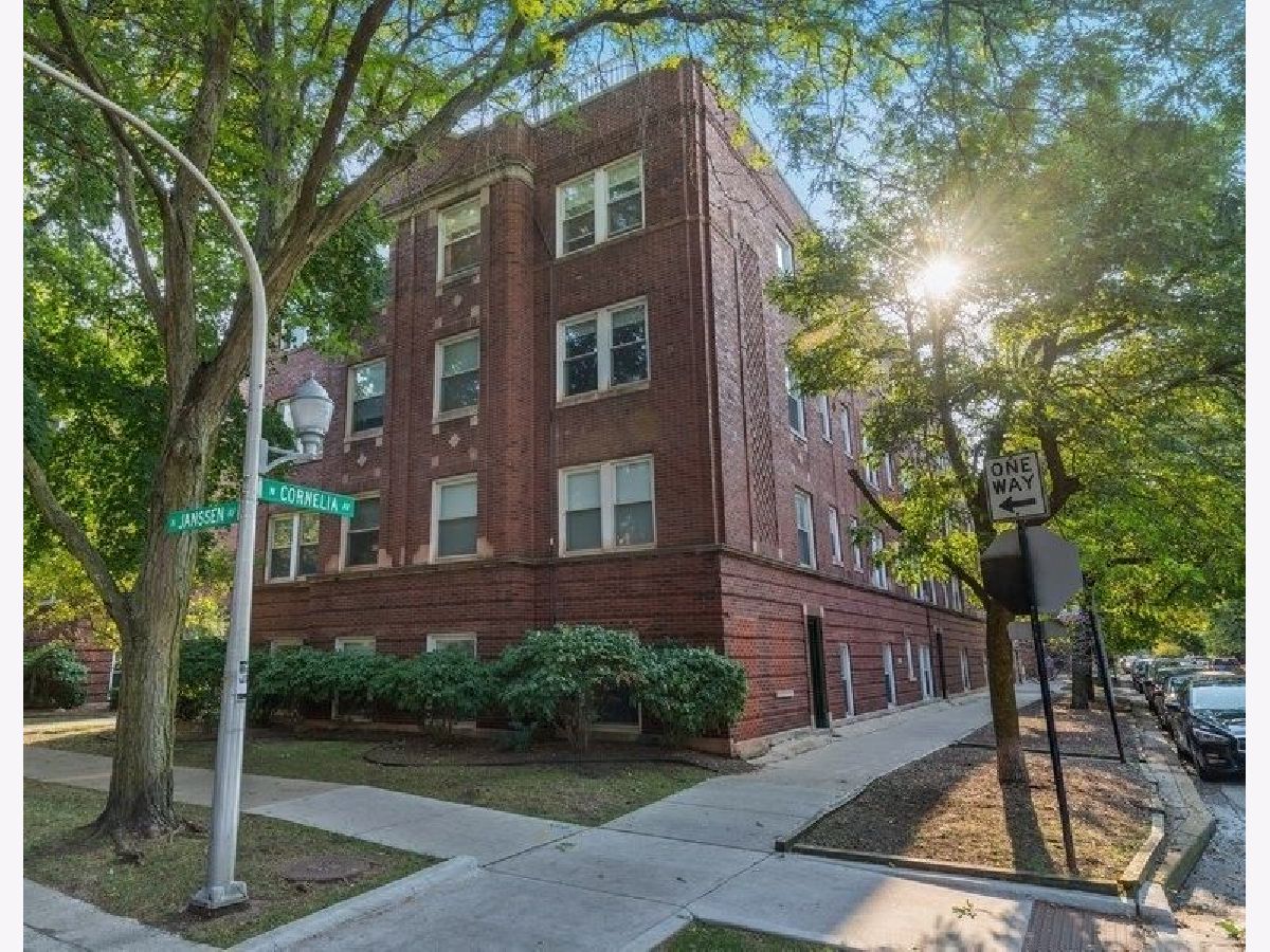 Condominiums Rented Janssen Court Chicago Illinois, 3456 Janssen