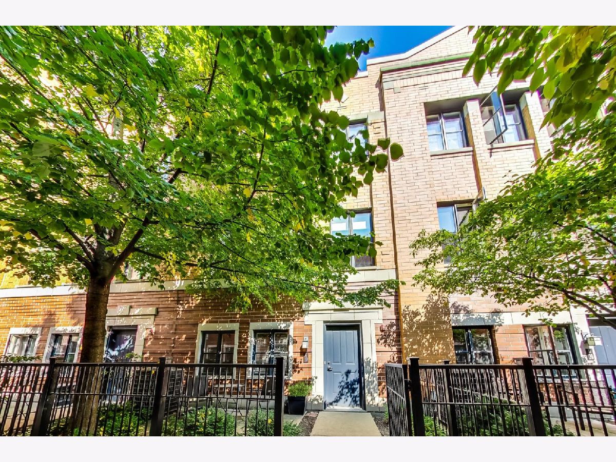 Townhomes Rented Chelsea Townhomes Chicago Illinois, 1137 Monroe