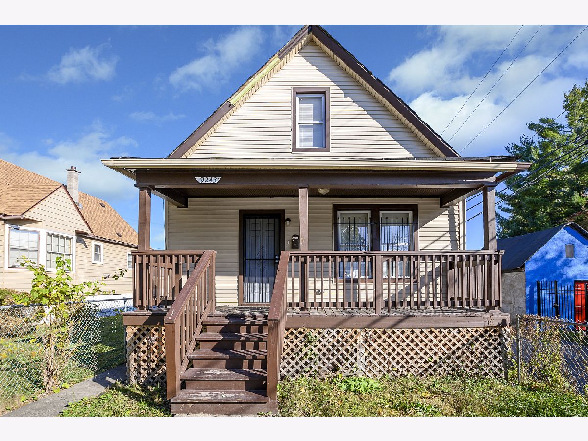 Rented Chicago Illinois, 9243 University