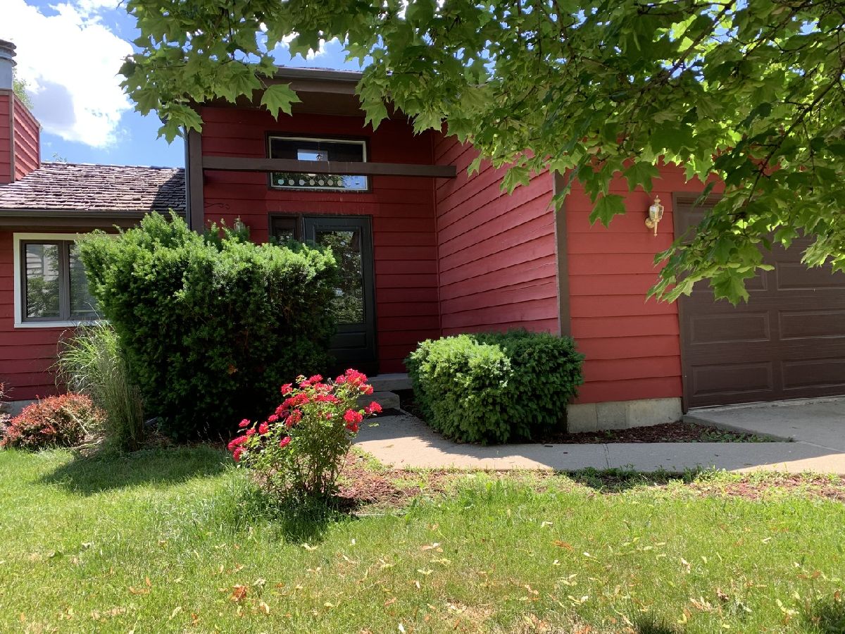 Homes & Townhomes & Condos Rented Country Towne Gurnee Illinois, 34439 Saddle