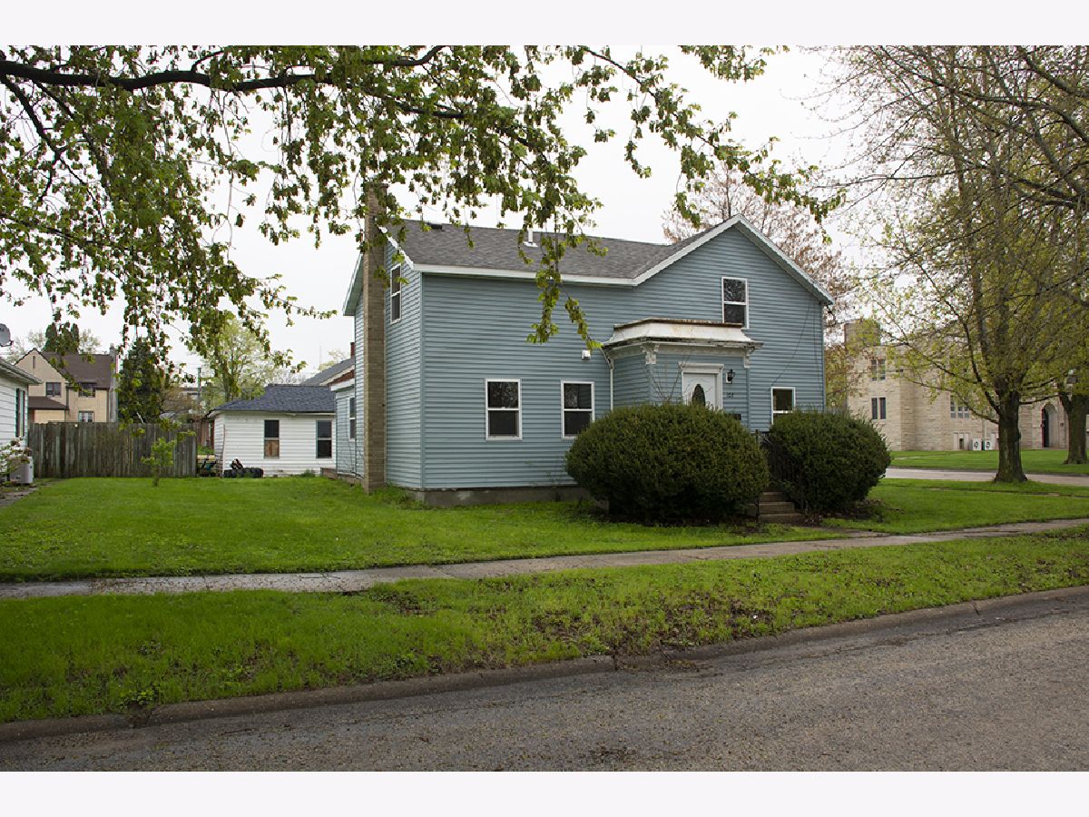  Rented Morrison Illinois, 108 Morris