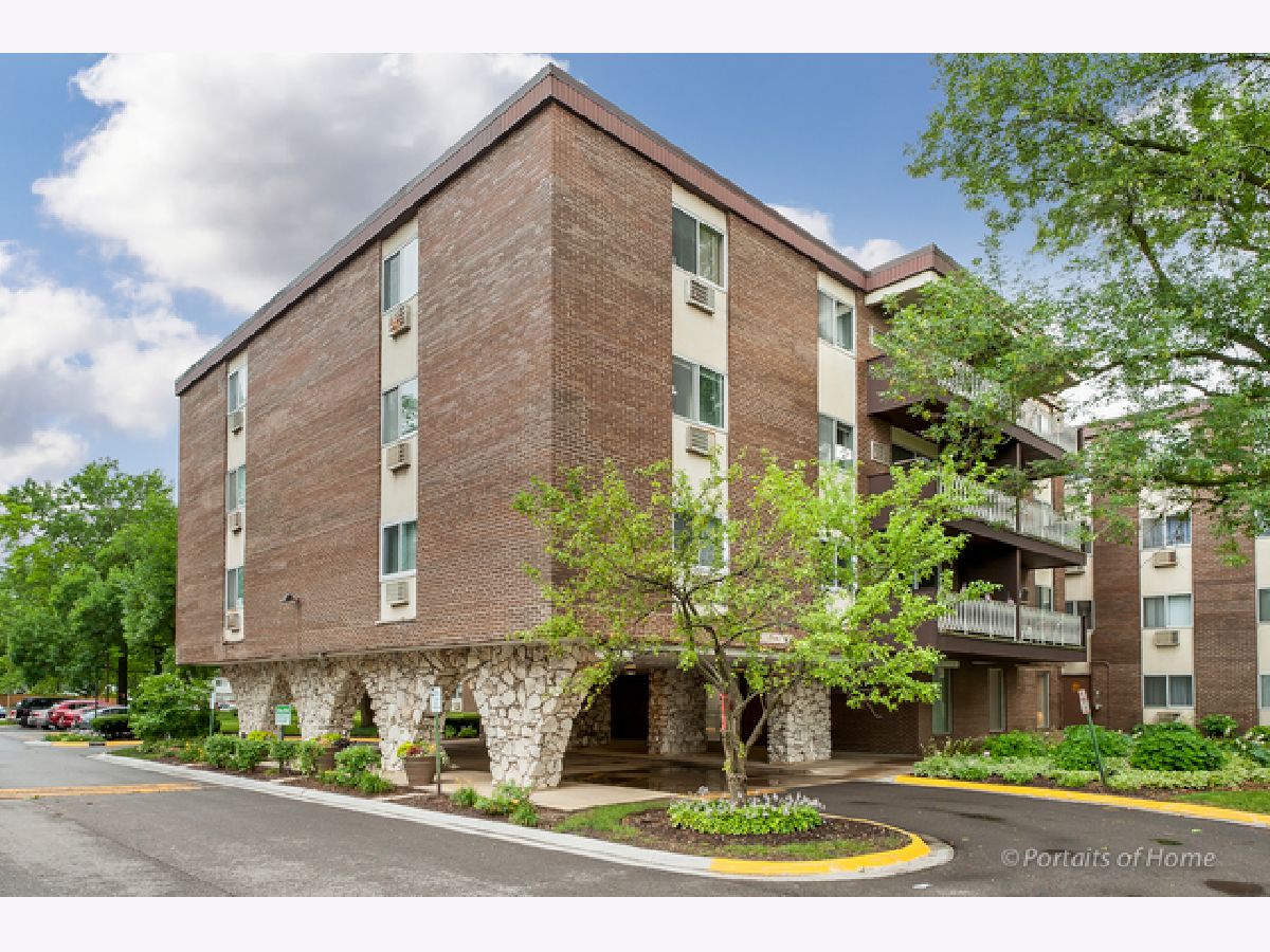 Condominiums Rented Point West Lombard Illinois, 1331 Finley