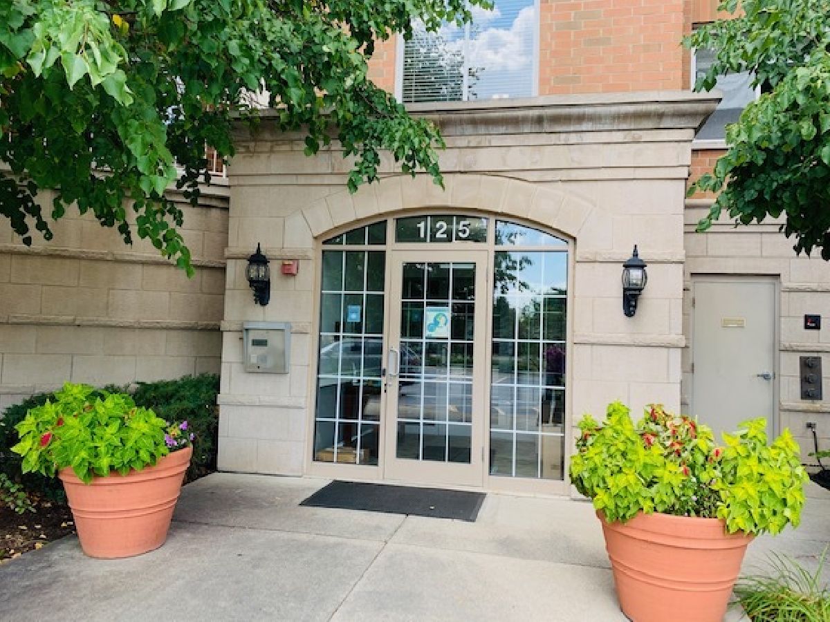 Condominiums Rented Turnberry Buffalo Grove Illinois, 125 Buffalo Grove