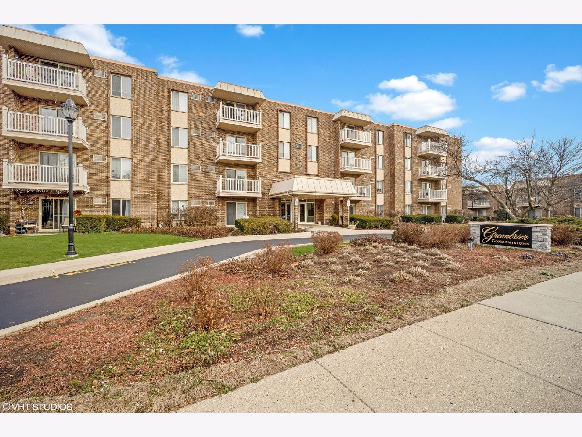 Greenbrier Arlington Heights IL, Homes & Condominiums For Sale & For