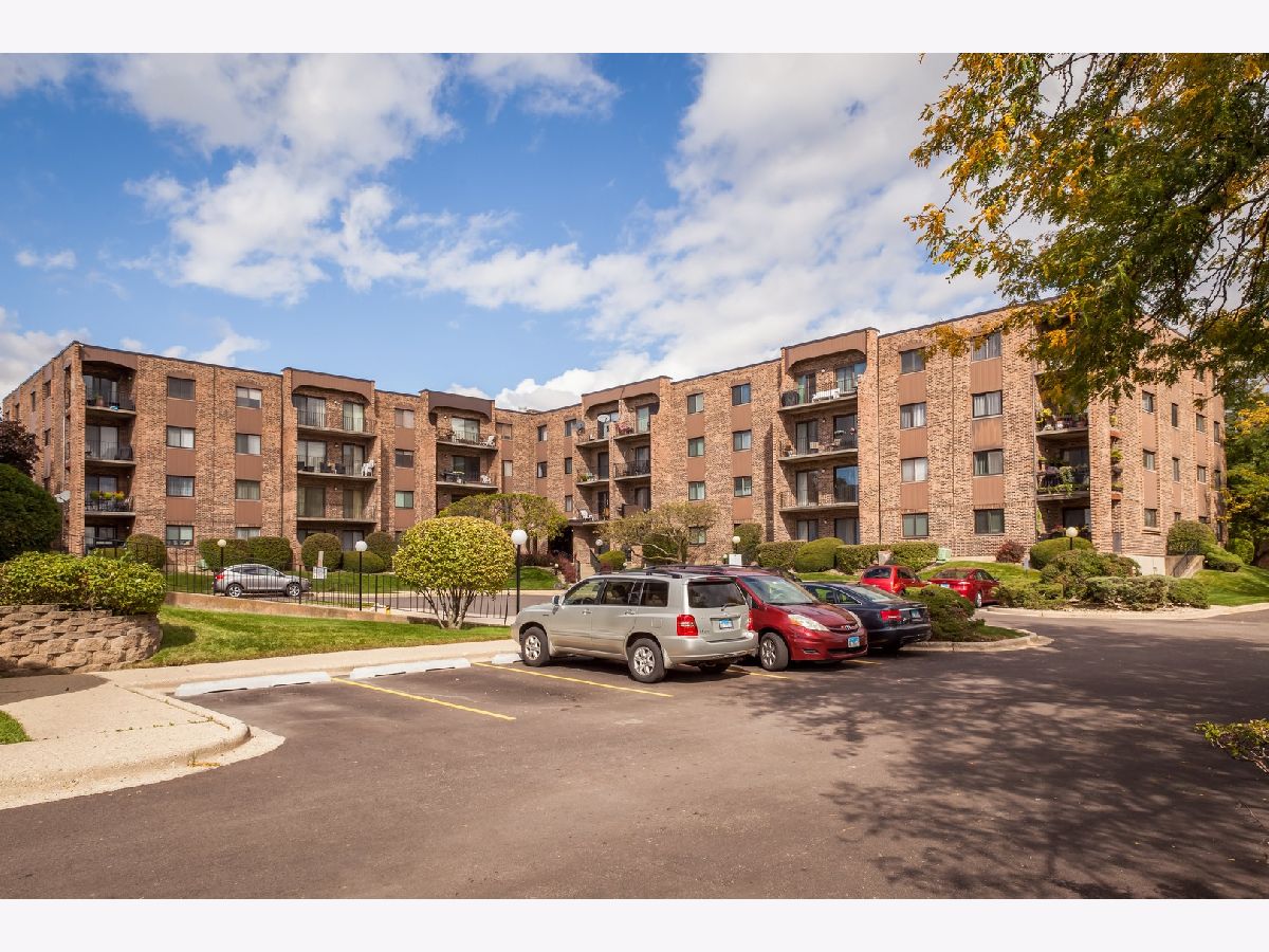 Condominiums Sold Lakeside Villas Mount Prospect Illinois, 601 Huntington Commons